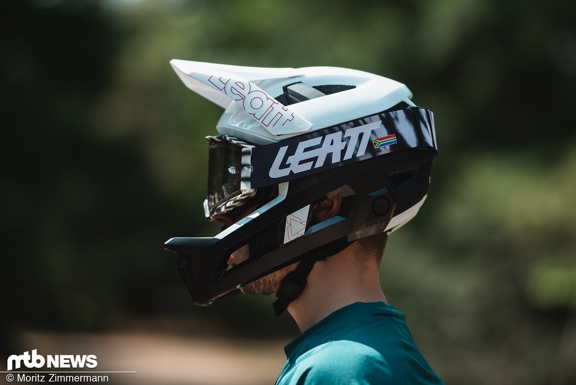 Fullface Modus. Bereit für Vollkontakt? Der Helm ist es, dank Downhill-Zertifizierung.