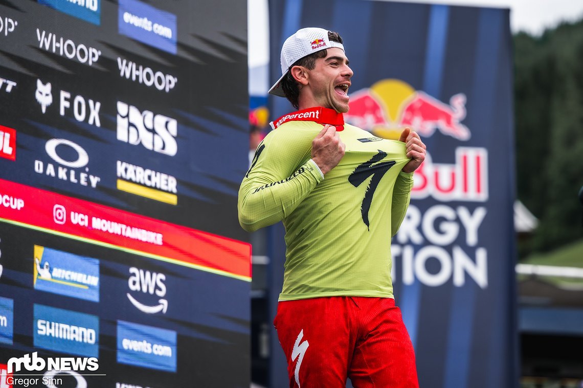 Und Loïc Bruni ist wieder zurück im hässlichen Trikot des Gesamt-Führenden.