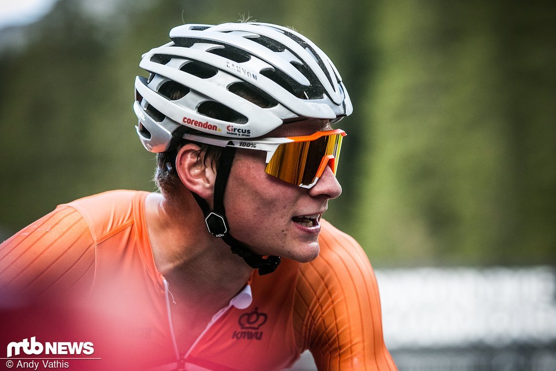 Mathieu van der Poel verlor auf der Runde 17 Sekunden auf Nino Schurter.