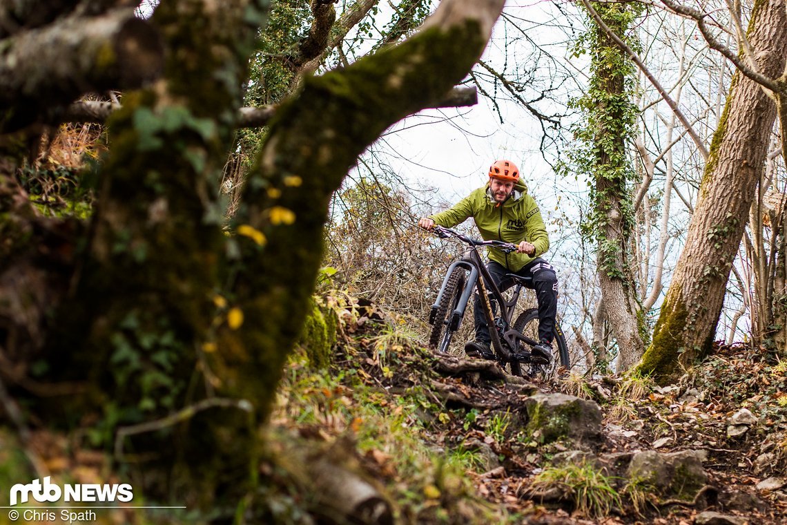 Schmierige Trails und besser daheim bleiben? Nicht mit diesem Teil.