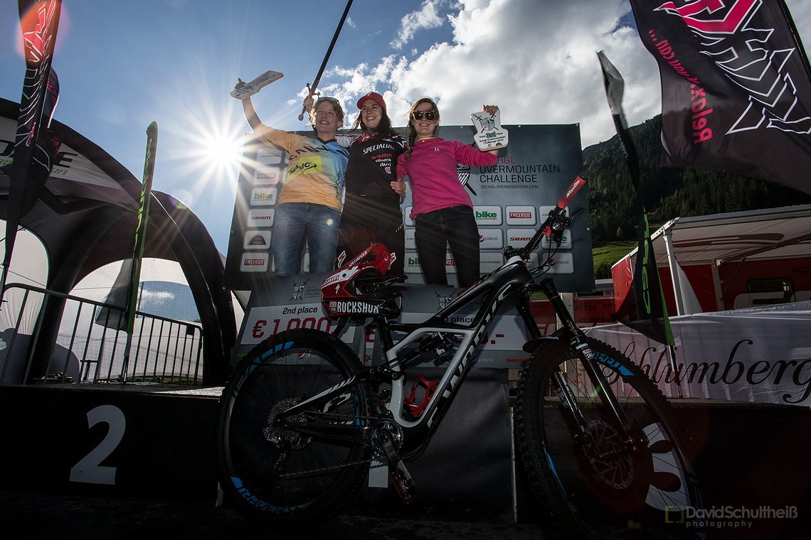 Super-Teamleistung, ein grandioses Rennwochenende und Rang drei für Hanna (r.)  neben Anneke Beerten (m.) und Ines Thoma (l.).