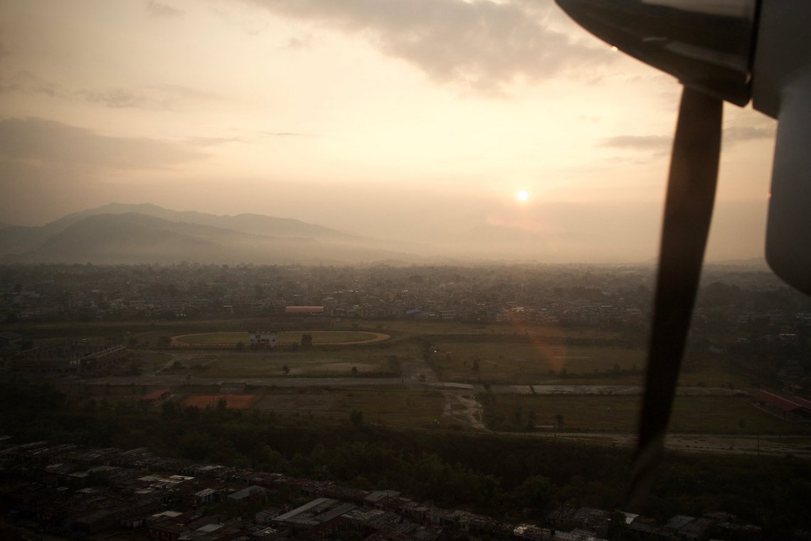 "World's most spectacular commercial flight" - Sonnenaufgang über Pokhara