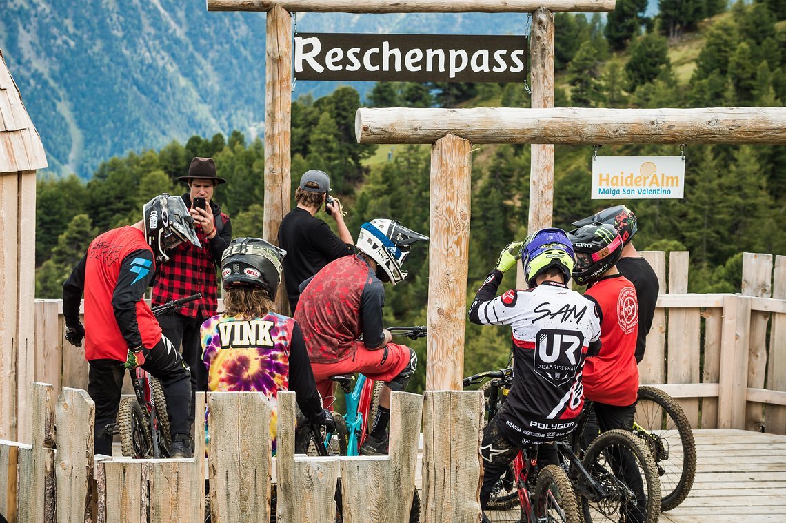 Suzuki Nine Knights MTB 2017 Group by Klaus Polzer Distillery NBH 043