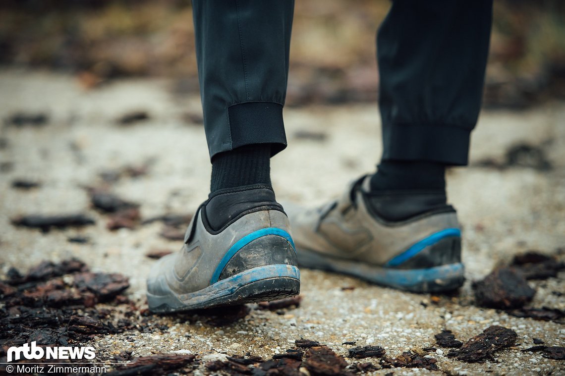 Für eine Regenhose ist die Fox Attack Pro Water Pants etwas kurz geschnitten