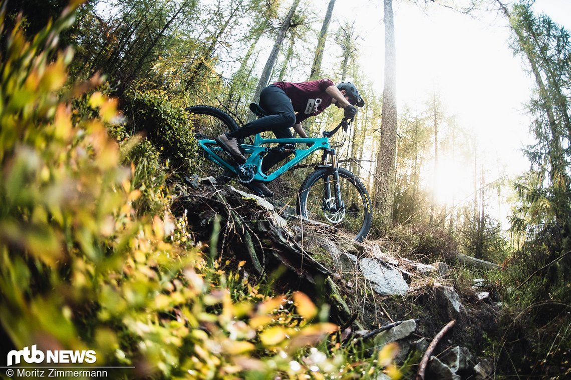 Gegen Ende des Jahres sind wir mit einigen Enduros losgezogen, um kurz vor Wintereinbruch Fotos auf unseren Hometrails zu machen