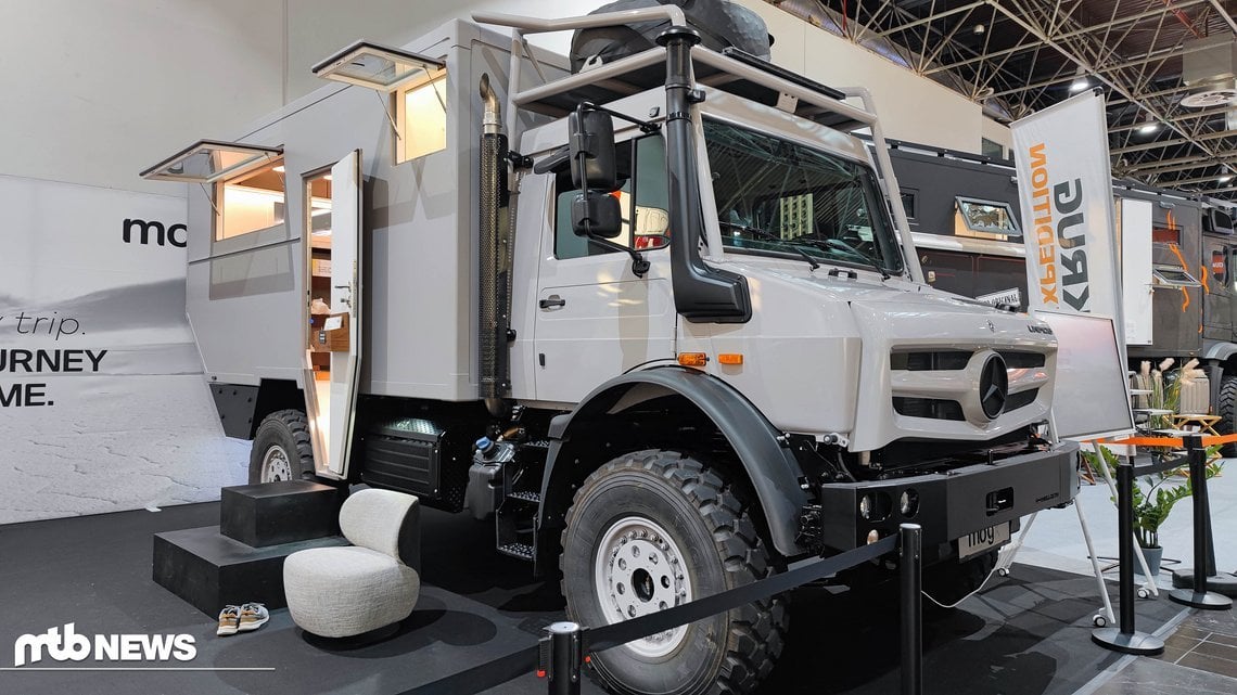 Unimog U42023 von Mog X