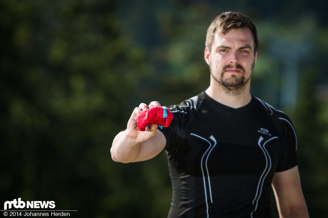 Minimal zusammengefaltet: Das Dakine Breaker Jacket im Hosentaschen-Format