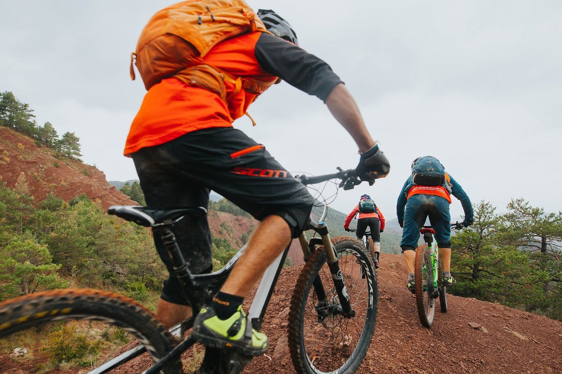 pyrenees-orientales-altitude-adventures-mtb-outsideisfree-Adrien-Tina-lightbr