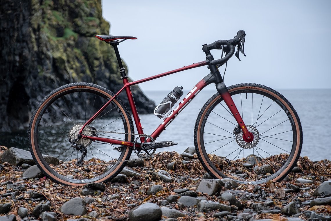 Das Fustle Causeway GR1 soll sich perfekt für Gravelausfahrten oder andere Bike-Abenteuer eignen.