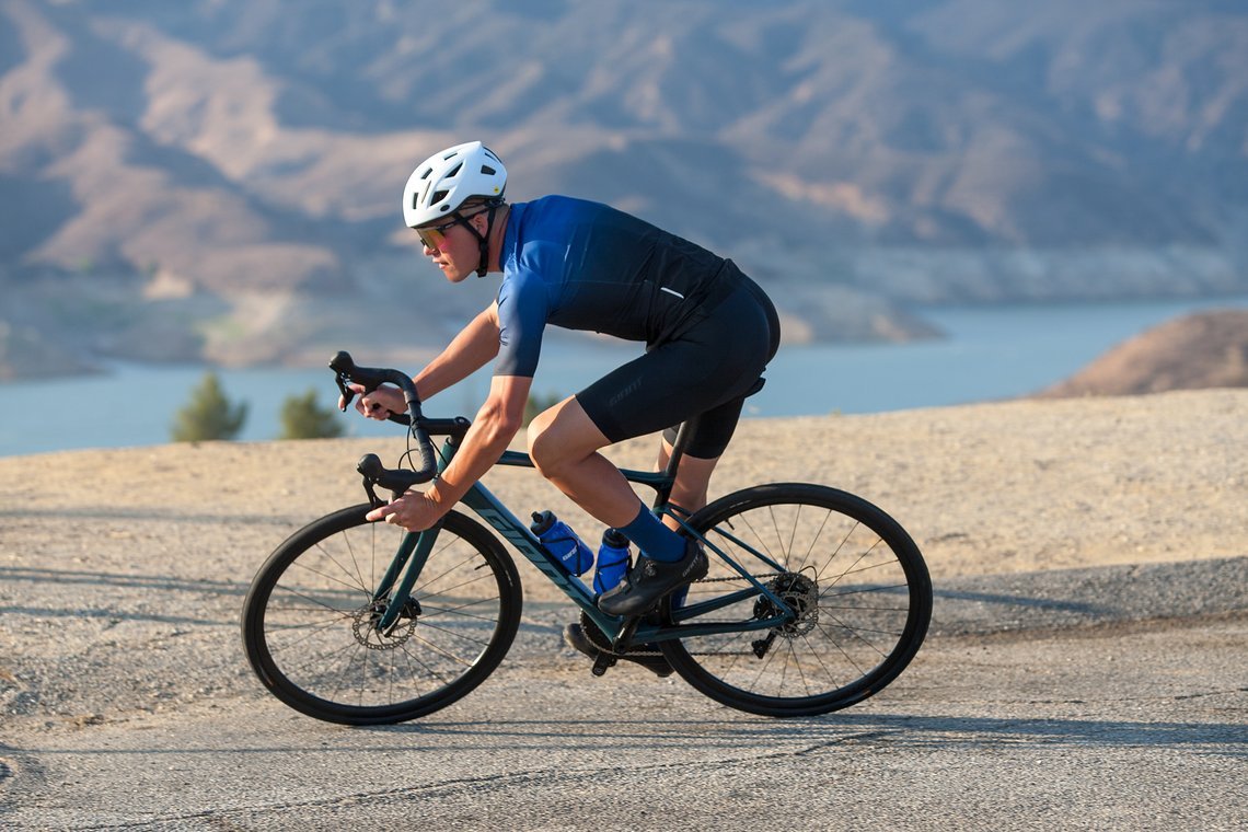 GIANT HELMET ROAD SR-015