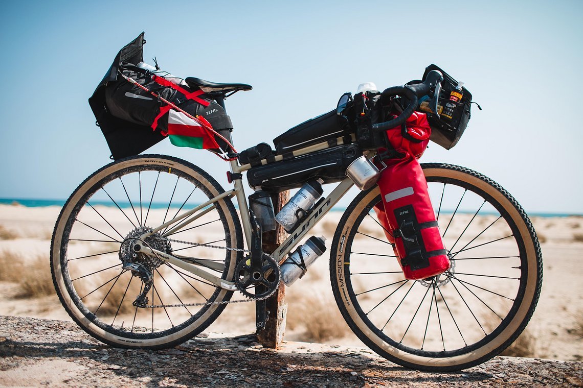 OMAN Z Adventure Fork Pack Lifestyle  (1)