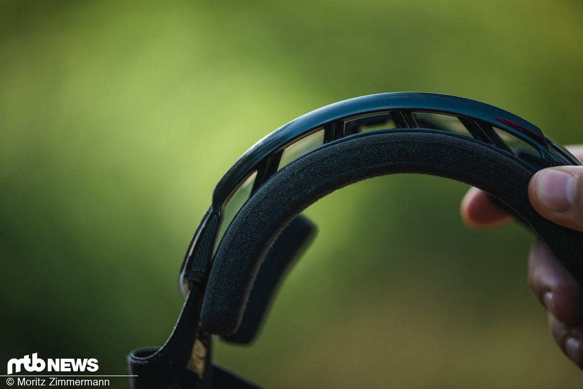 Große Belüftungslöcher sorgen für Durchzug und verhindern das Beschlagen der Brille.