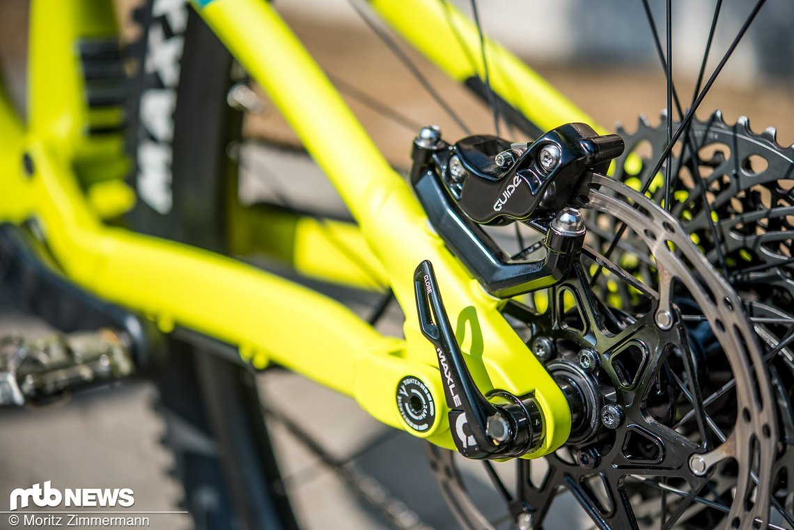 Gestoppt wird mit SRAM Guide RSC-Bremsen ...