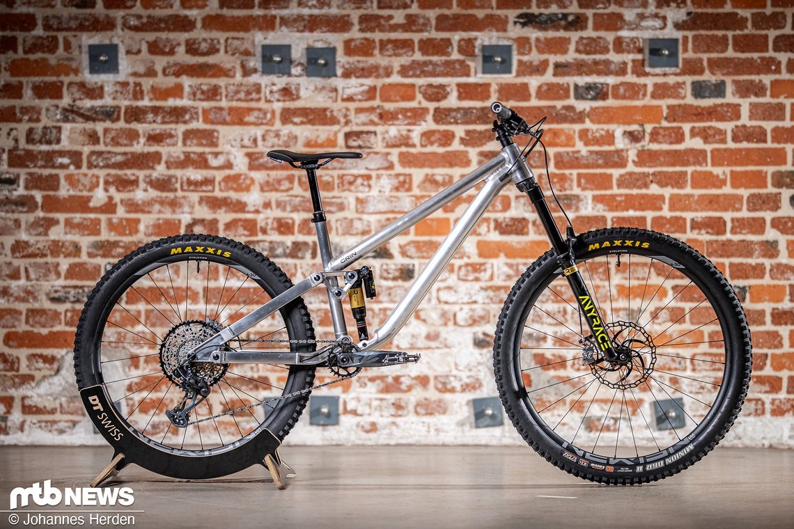 Serienproduktion für 2025 geplant: Grin One, ein Alu-Enduro mit spannendem Konzept.