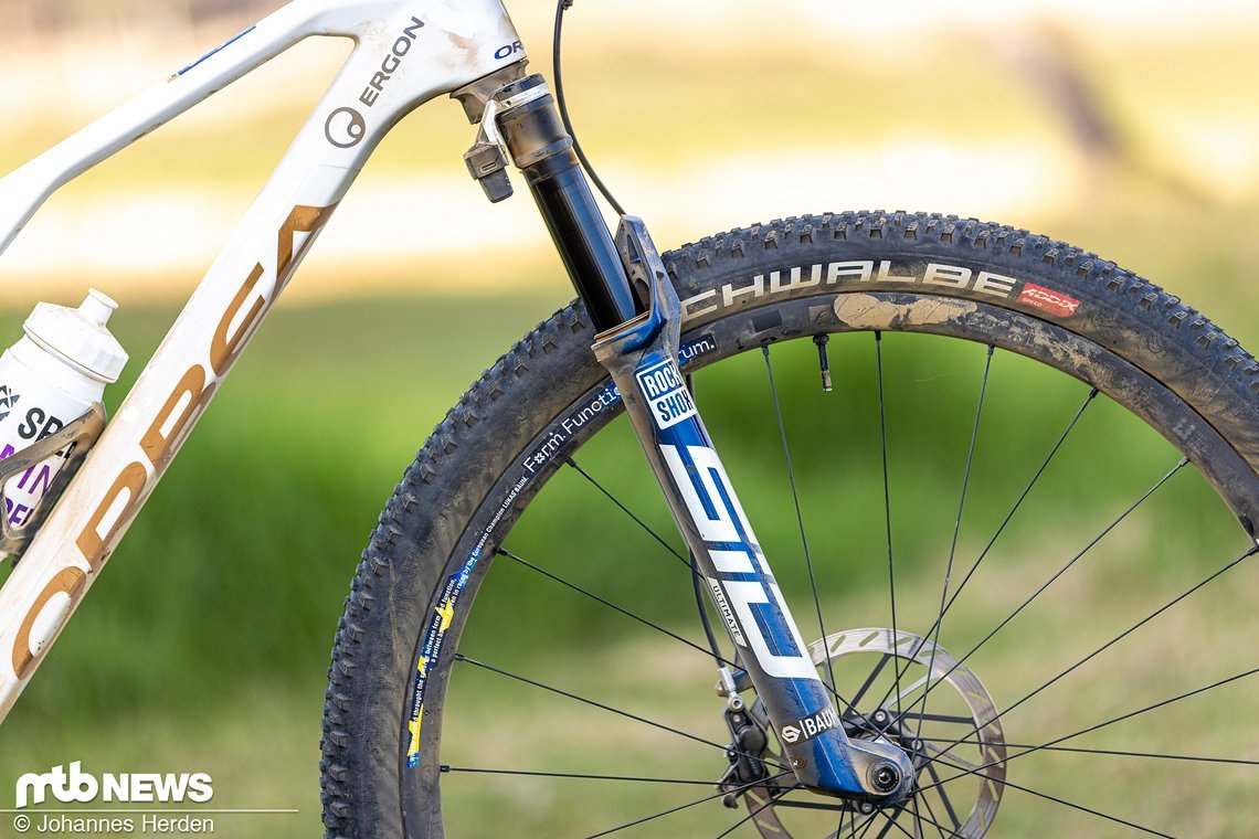 Wie auch Georg ist Lukas auf einem RockShox-Fahrwerk mit Flight Attendant unterwegs.