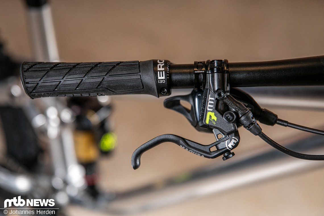 Gebremst wird mit Magura …