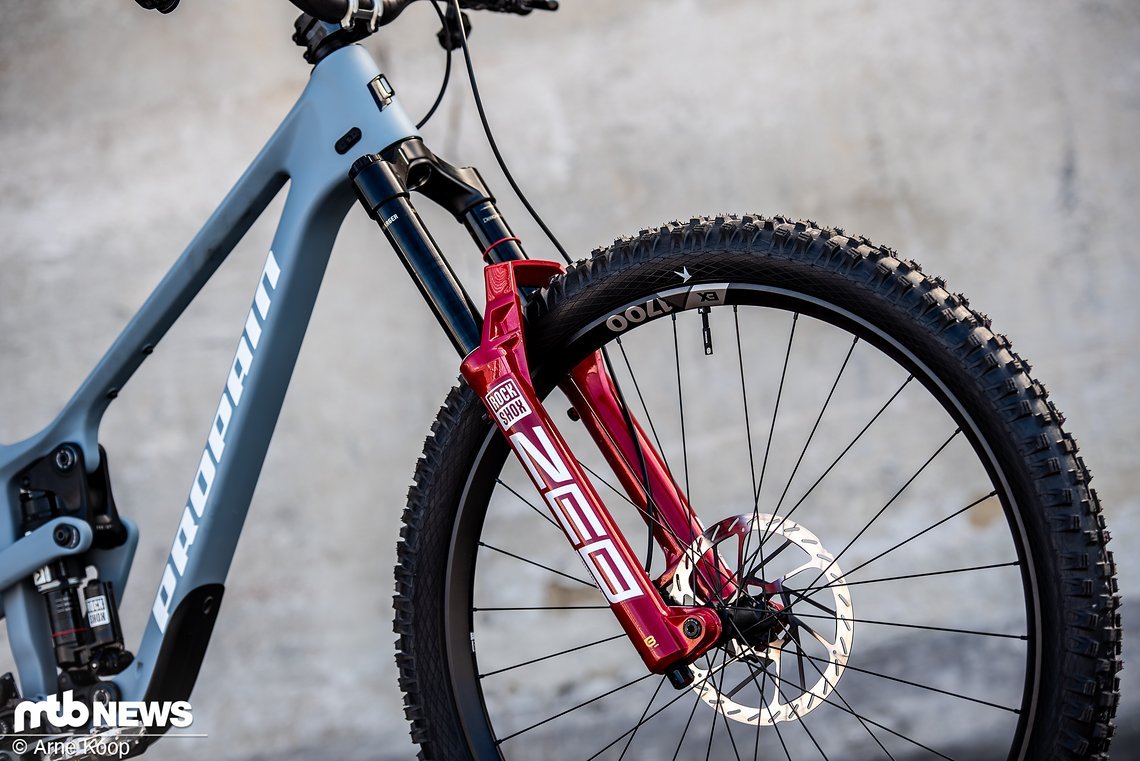 Alle Modelle setzten fortan auf dicke Enduro-Federgabeln à la RockShox Zeb.