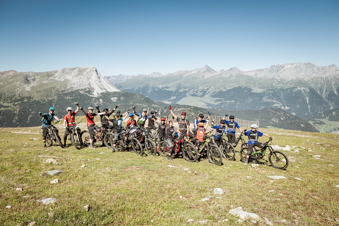 Wir schließen uns zum Start der Nachwuchs-Racer-Gruppe an