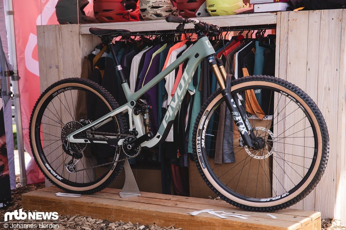 Schicke Bikes am Spank-Stand