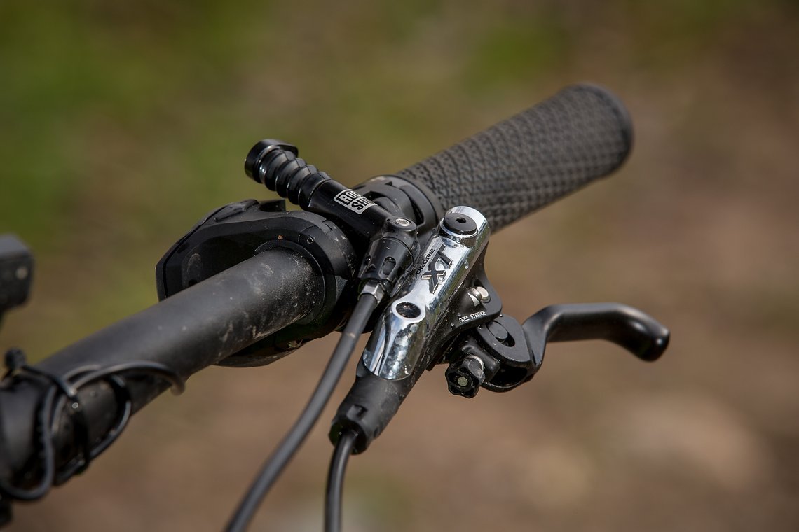 Keine Experimente auch bei der Bremse: eine Shimano XT Trail Scheibenbremse soll für standesgemäße Verzögerung sorgen
