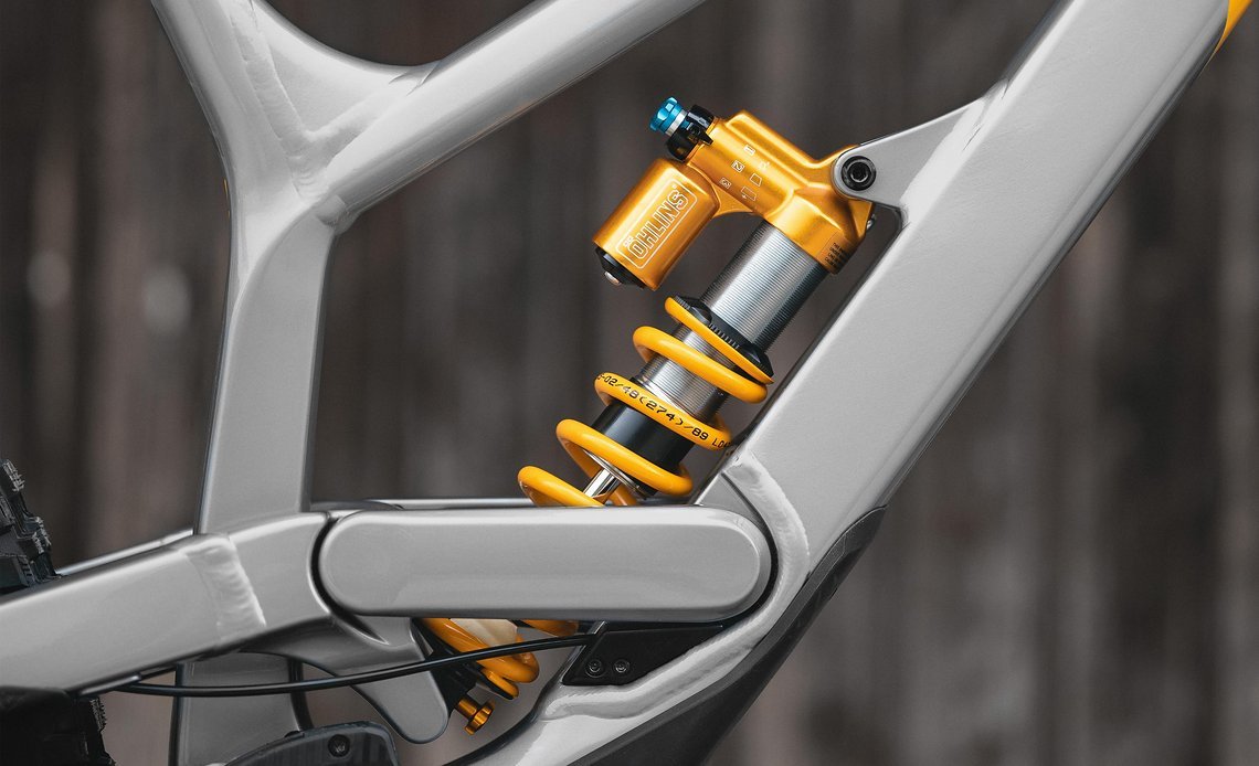 Natürlich sorgt auch beim Tues das Öhlins-Fahrwerk für den nötigen Gegenhalt im Gelände.