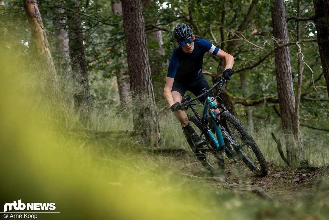 Wer fährt gerne Trails, lange Touren und nimmt gelegentlich mal an einem Rennen teil? Für den ist das ASR genau richtig. Vorausgesetzt, der Preis stimmt.