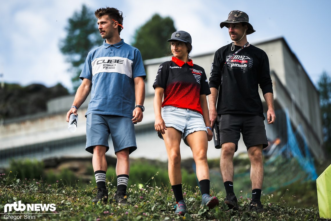 Den Hinweis, zum Track Walk bitte ein Polo mit Kragen zu tragen, hat David Trummer wohl gekonnt ignoriert
