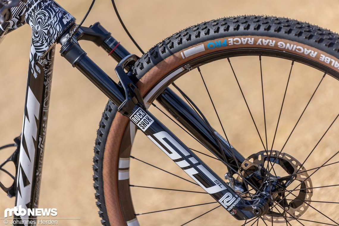 Auch Singer KTM vertraut auf ein RockShox-Fahrwerk – allerdings ohne Flight Attendant.