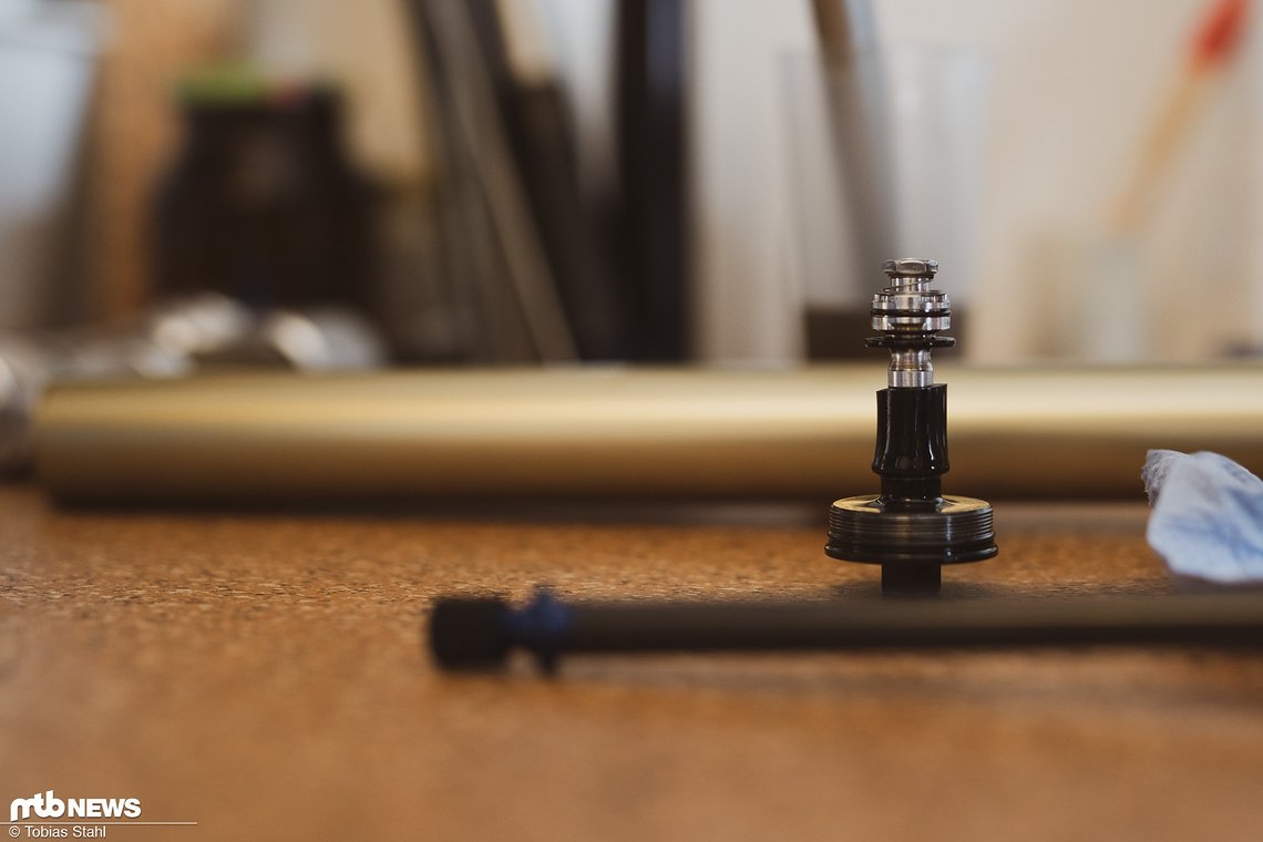 Die Druckstufen-Einheit der Edge-Gabel