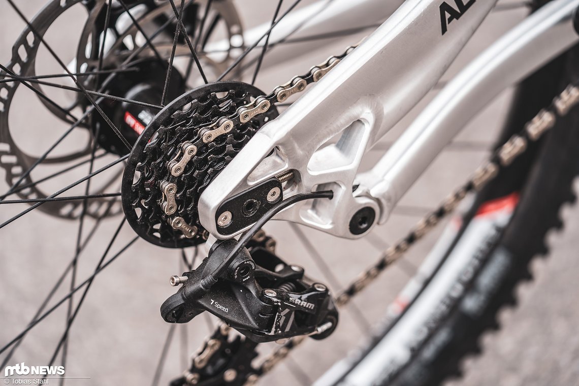 Die GX 7-Fach DH Gruppe stellt die richtige Bandbreite für den Bikepark bereit