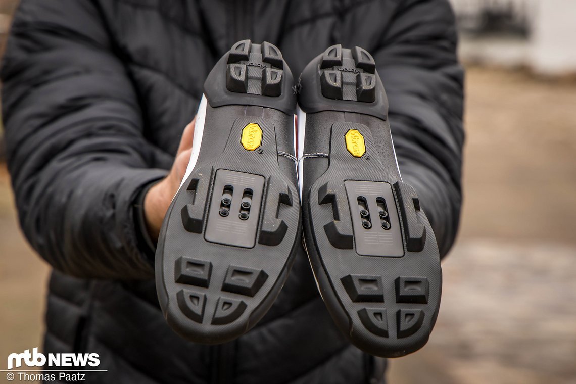 Die Offroad-Variante der Tempr CFR-Schuhe besitzt eine dicke Außensohle aus spezielle Vibram-Megagrip-Material.