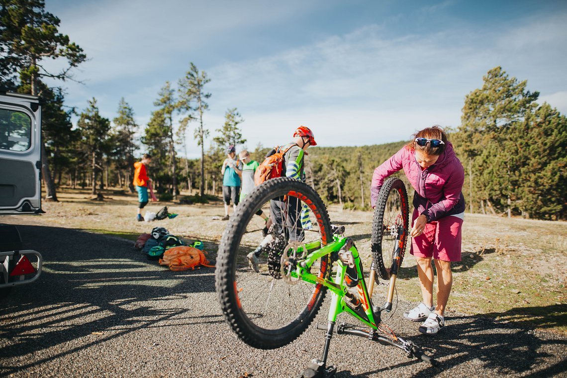 pyrenees-orientales-altitude-adventures-mtb-outsideisfree-Angela-getting-ready