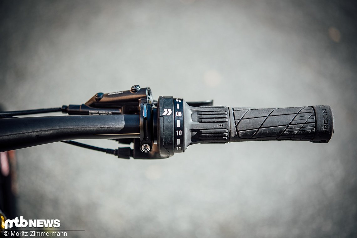 Der neue Pinion DS2-Schaltgriff fügt sich dank kompakter Bauweise besser ins Cockpit ein als das Vorgängermodell.