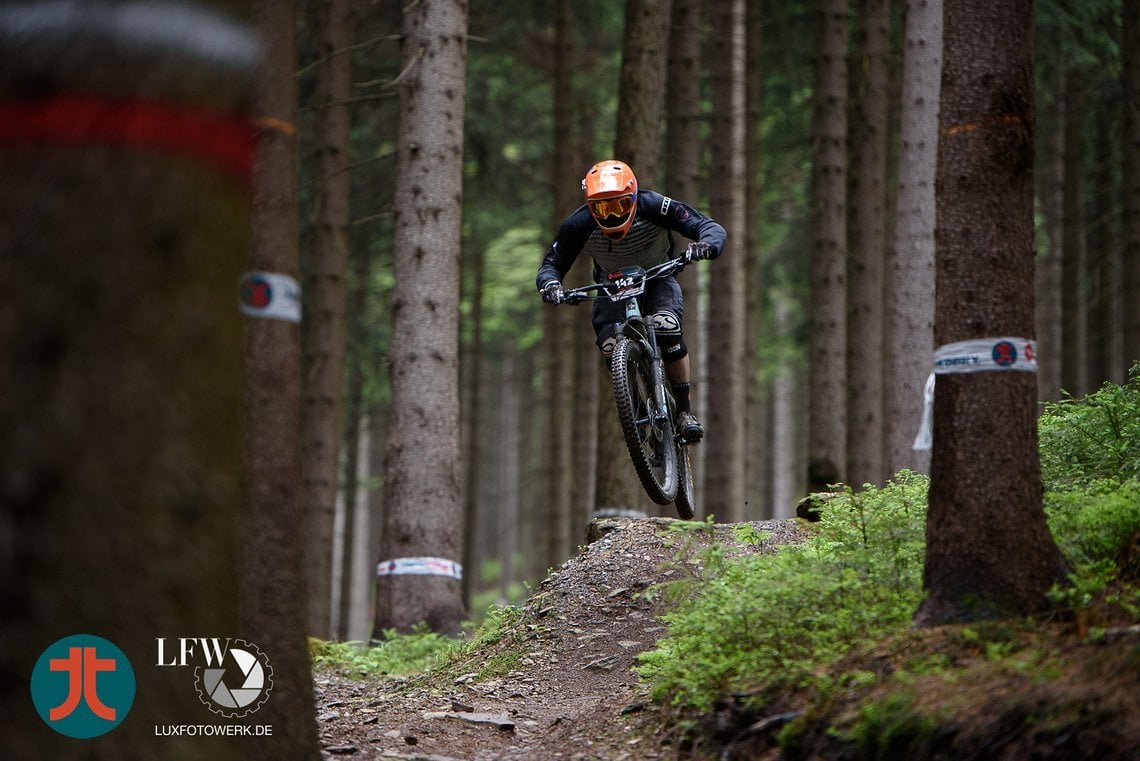 Im Erzgebirge geht es auch über den einen oder anderen neuen Trail