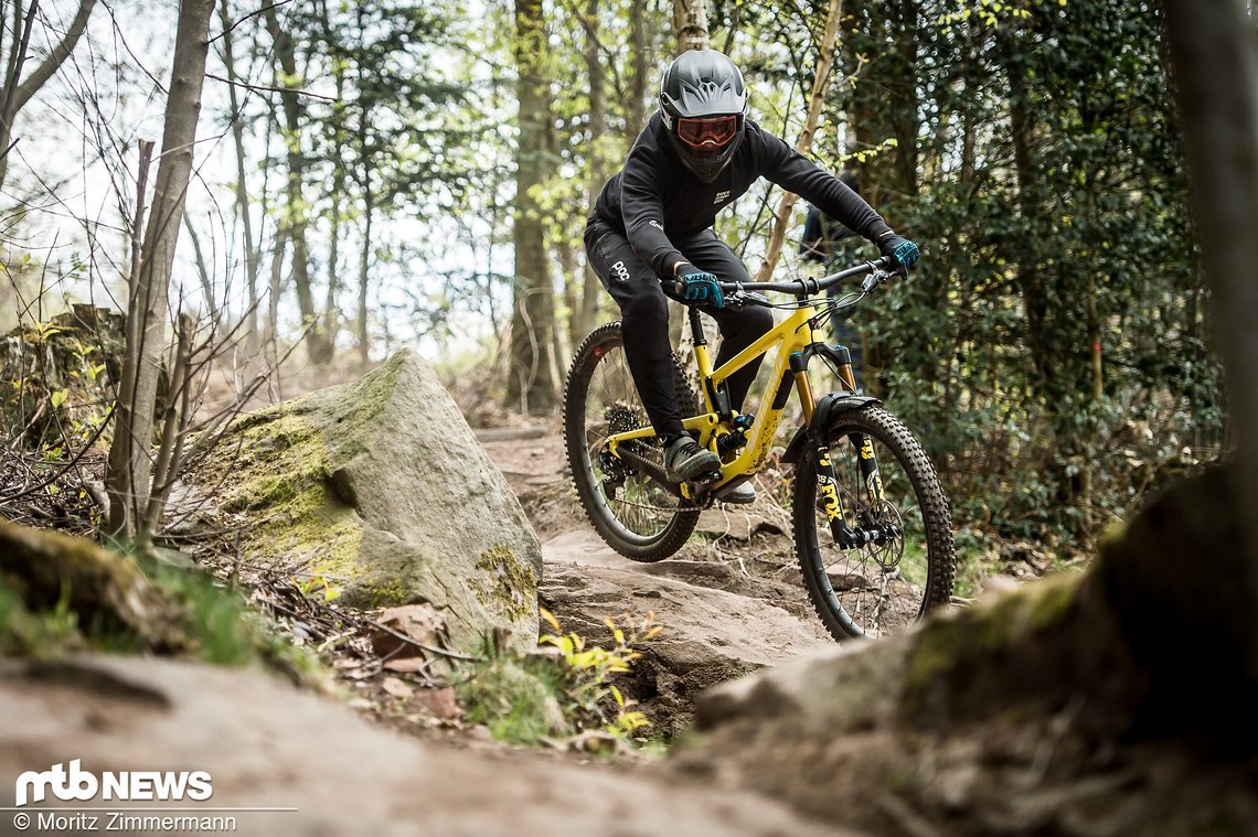 Wenn es richtig knallt, dann vermitteln Bikes wie das Santa Cruz Megatower oder auch das Propain Tyee noch etwas mehr Sicherheit