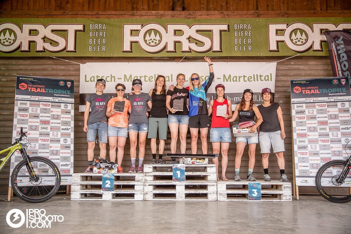 Podium Women Team