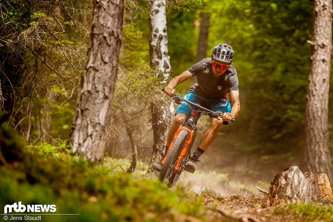… Befürworter sehen vor allem den Zugewinn an Sicherheit auf den Trails, wodurch höhere Geschwindigkeiten ermöglicht werden.