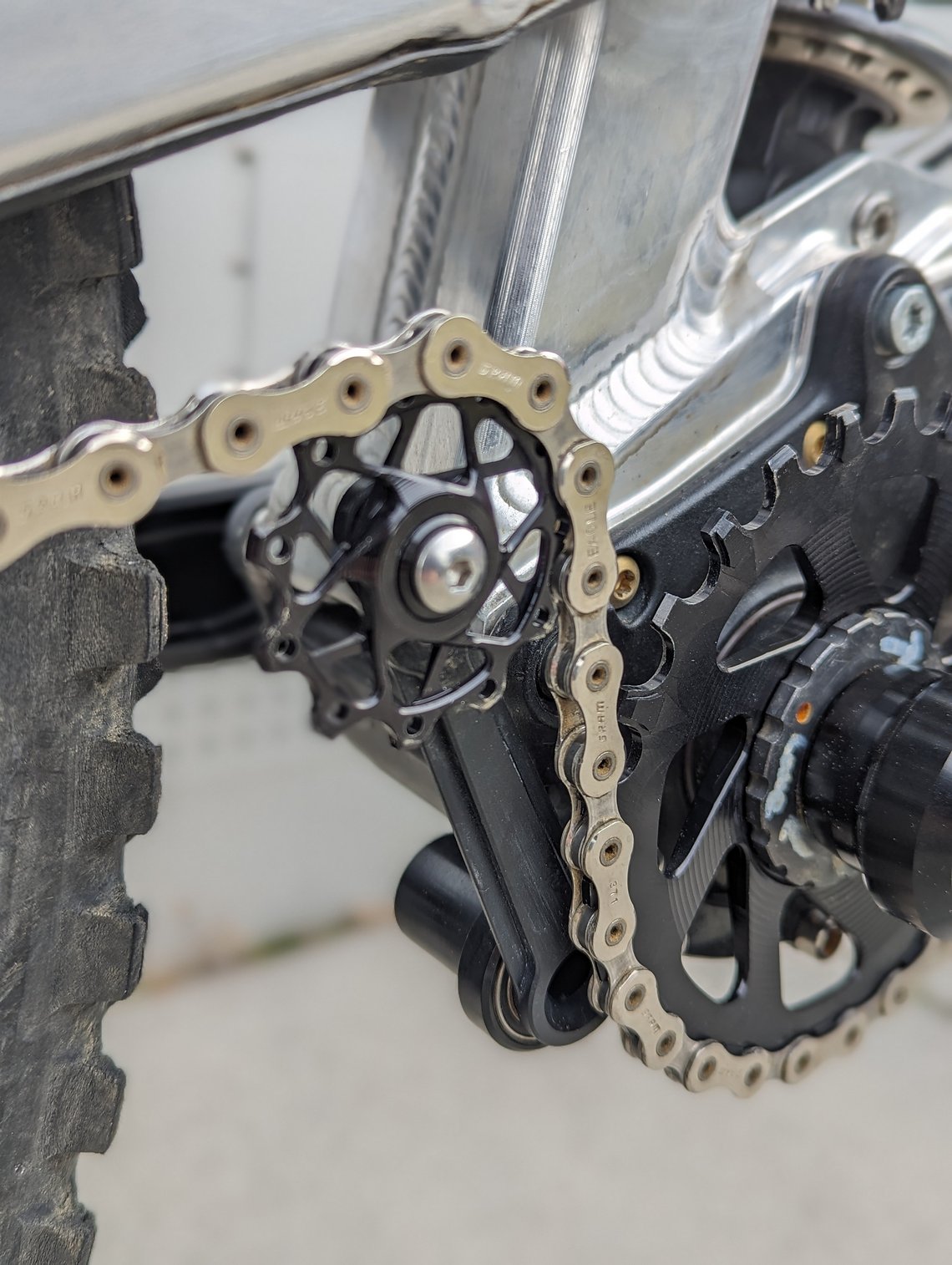 Der speziell fürs Shredmaster konstruierte Kettenspanner kann neben dem EffiGear auch für das Pinion-System genutzt werden.