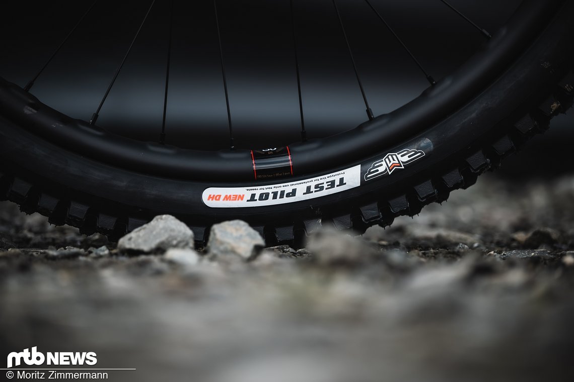 … hinten Carbon.