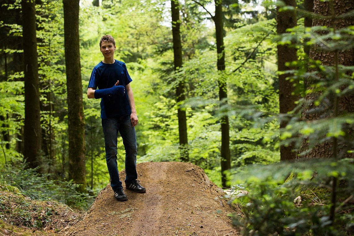 Freund und Helfer Adrian verbrachte seine kompletten Osterferien mit den Kanadiern im Wald und half fleißig beim Schaufeln. Zu schade, dass er mit gebrochener Hand nicht an der Jungfernfahrt teilnehmen konnte. Gute Besserung, Adrian!