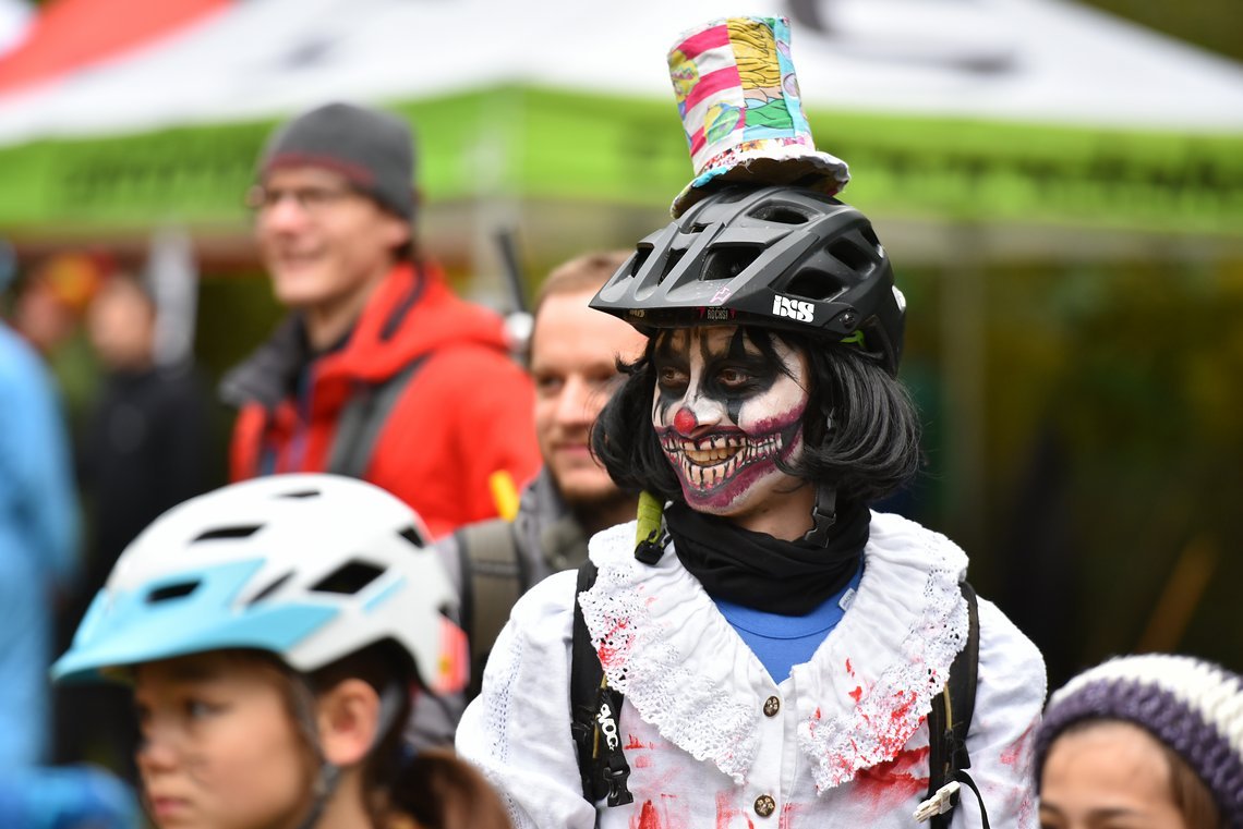 Horrorclowns jetzt auch in Freiburg gesichtet - mit Lukas Thaler immerhin ein sehr schnelles Exemplar