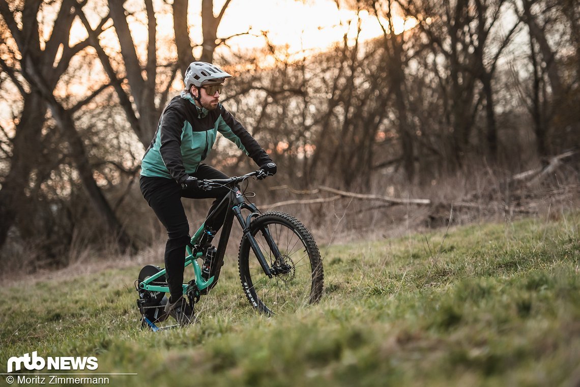 Nach Feierabend schnell noch eine Runde auf dem Fahrrad drehen? Das ist im Winter ziemlich kompliziert