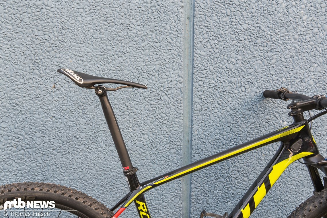 Den Sattel fährt der Lexware Pilot sehr steil geneigt, auch beim Hardtail.