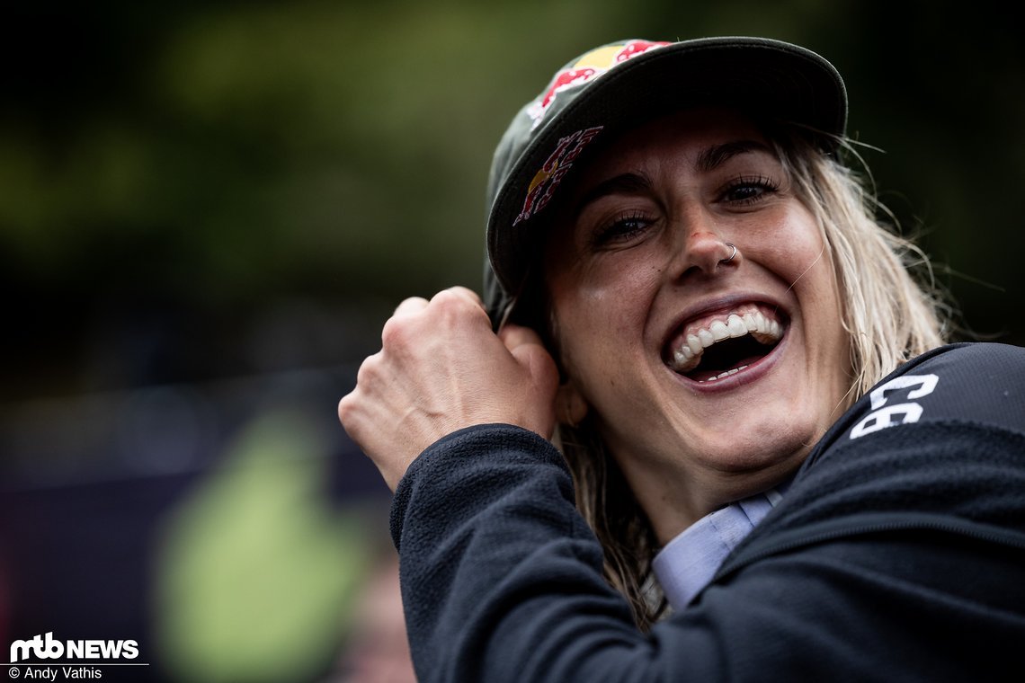 … des anderen Freud. Myriam Nicole hat das Strahlen über ihren World Cup-Sieg gar nicht mehr aus dem Gesicht bekommen.