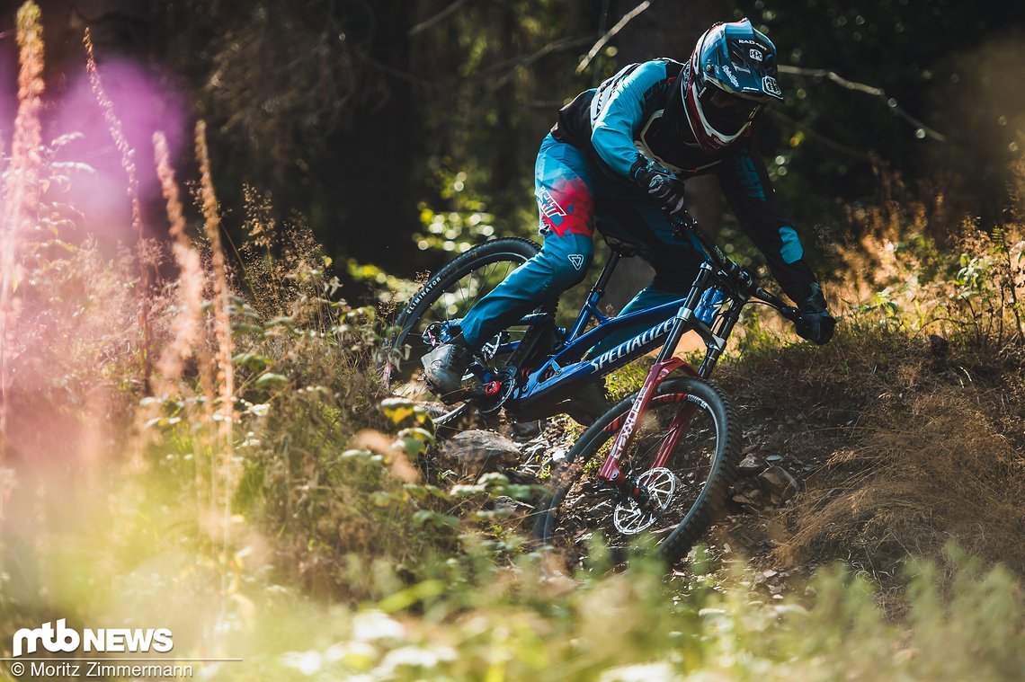 Auf dem Downhill-Bike haben wir uns vor allem über den sicheren Stand und die steife Sohle gefreut.