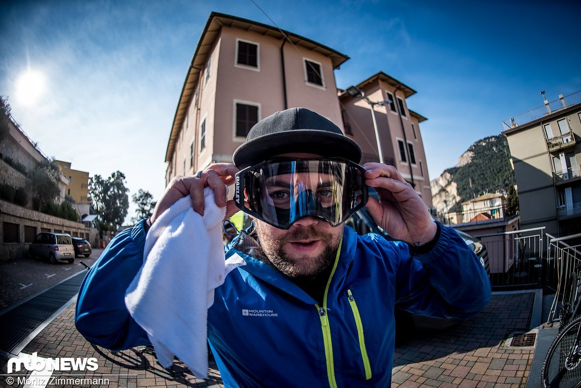 Am zweiten Tag der Testsession ist Kolja gemeinsam mit Max auf denselben Strecken unterwegs und kann sich dadurch nicht nur ein besseres Bild von den Strecken verschaffen, sondern bei Bedarf auch direkt auf dem Trail Anpassungen vornehmen.