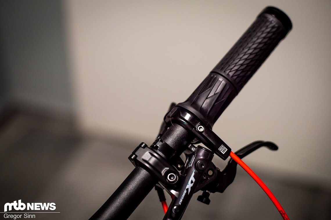 Das Modell mit Stahldämpfer verfügt über die RockShox TwistLoc-Remote