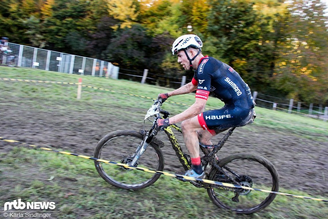 Max Brandl gewann in einem kuriosen Rennen zum zweiten Mal den DM-Titel. Bei äußerst speziellen Bedingungen setzte er sich gegen den Cross-Spezialisten Marcel Meisen durch.