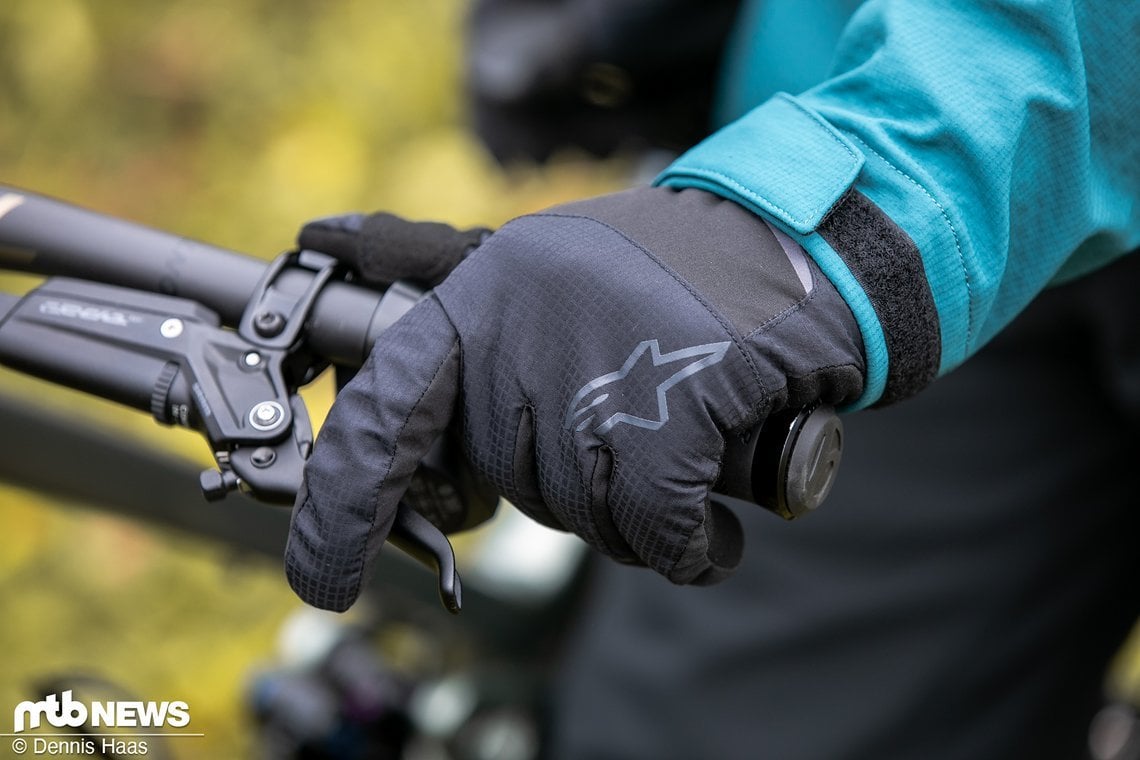 Wasserdichte Handschuhe können die Stimmung auf einer Ausfahrt nachhaltig positiv beeinflussen.