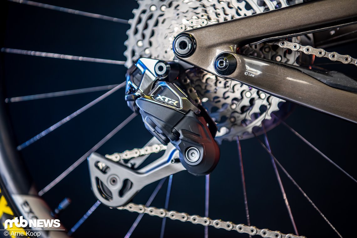 Shimano XTR vs SRAM Transmission-11